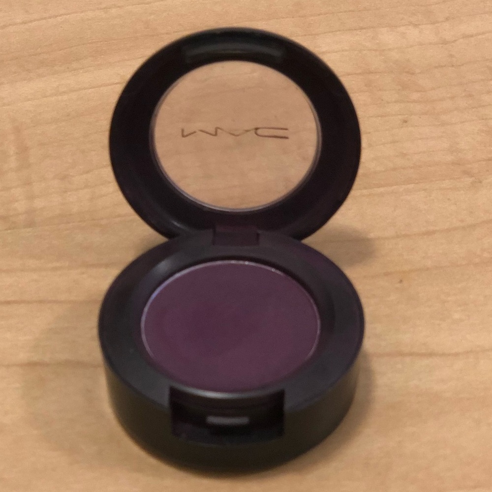 MAC Matte Magenta Eyeshadow
